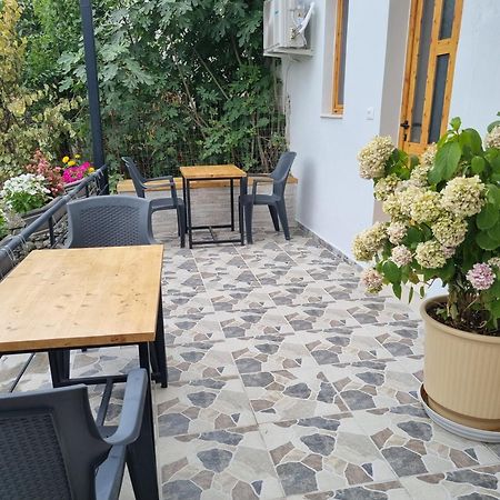 Tony'S Terrace Bed & Breakfast Gjirokaster Ngoại thất bức ảnh