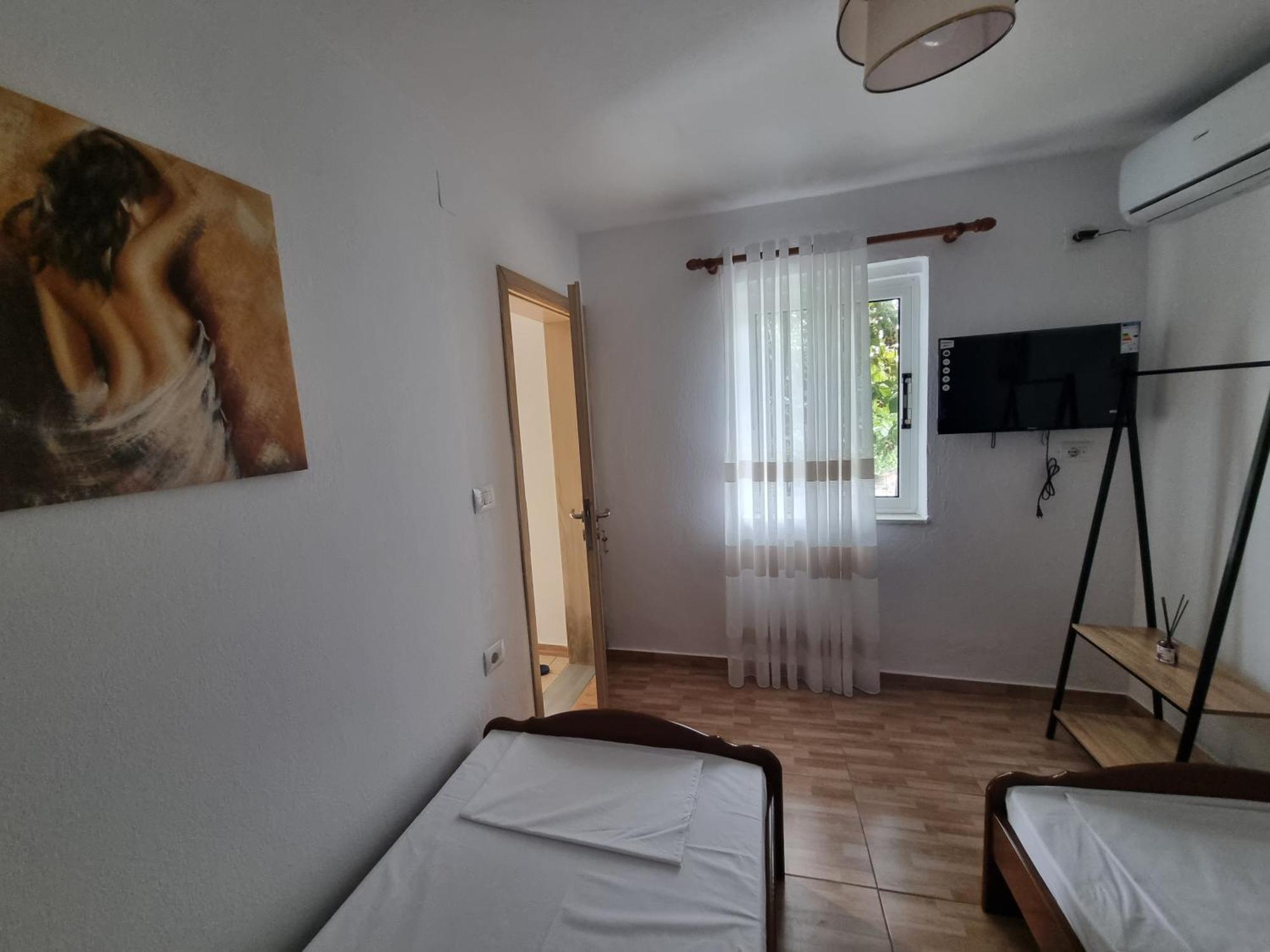 Tony'S Terrace Bed & Breakfast Gjirokaster Ngoại thất bức ảnh