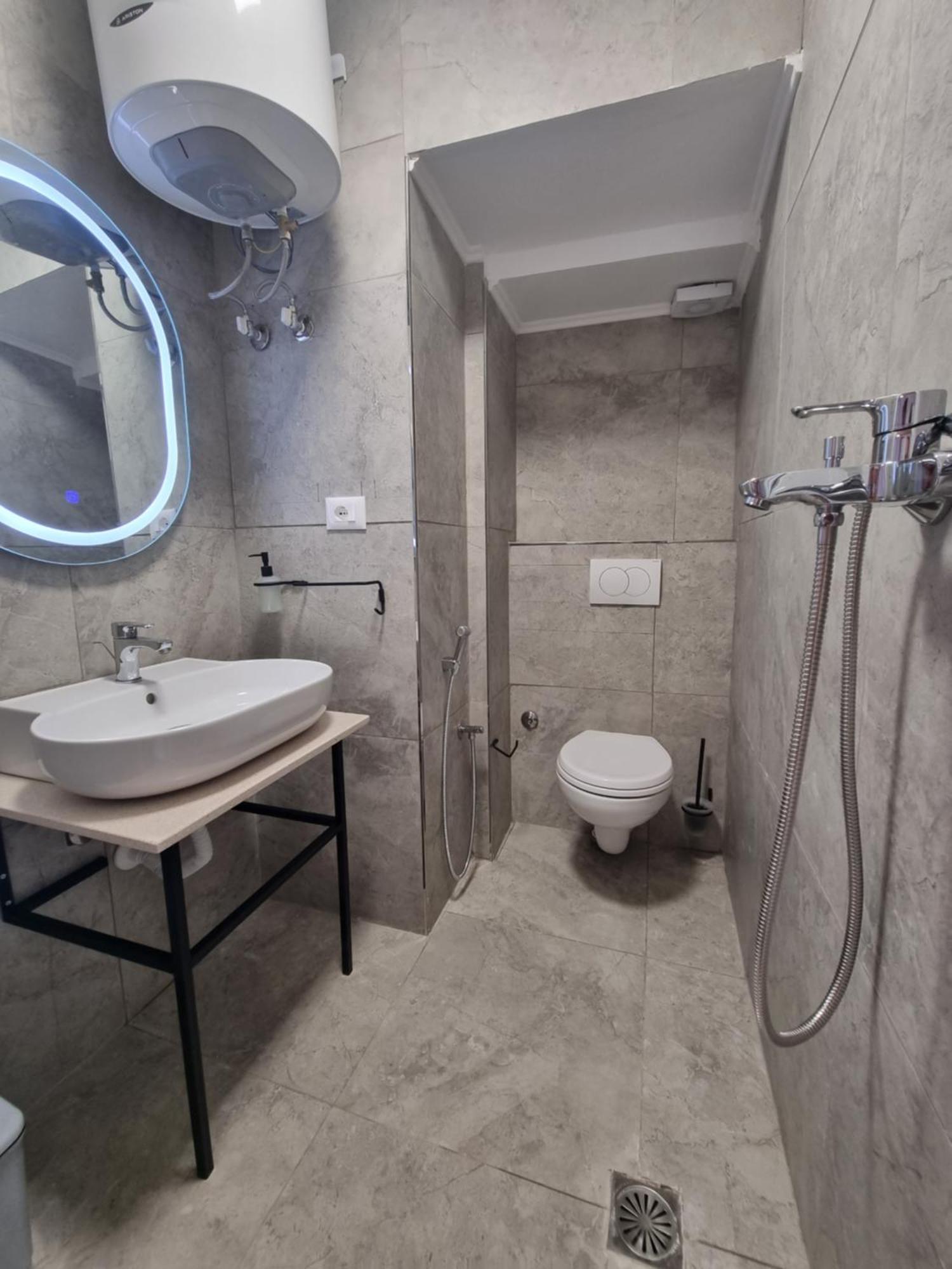 Tony'S Terrace Bed & Breakfast Gjirokaster Ngoại thất bức ảnh