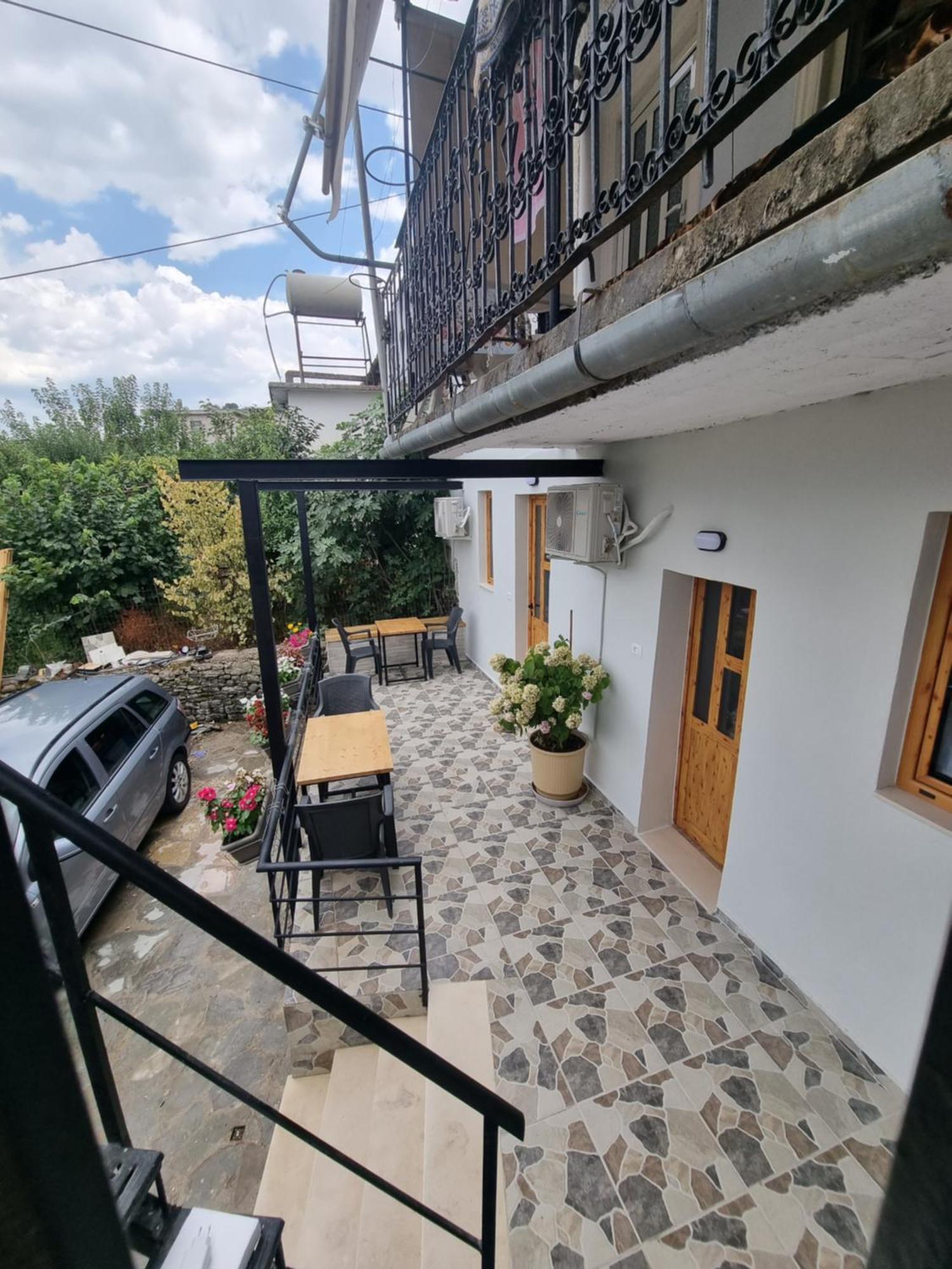 Tony'S Terrace Bed & Breakfast Gjirokaster Ngoại thất bức ảnh