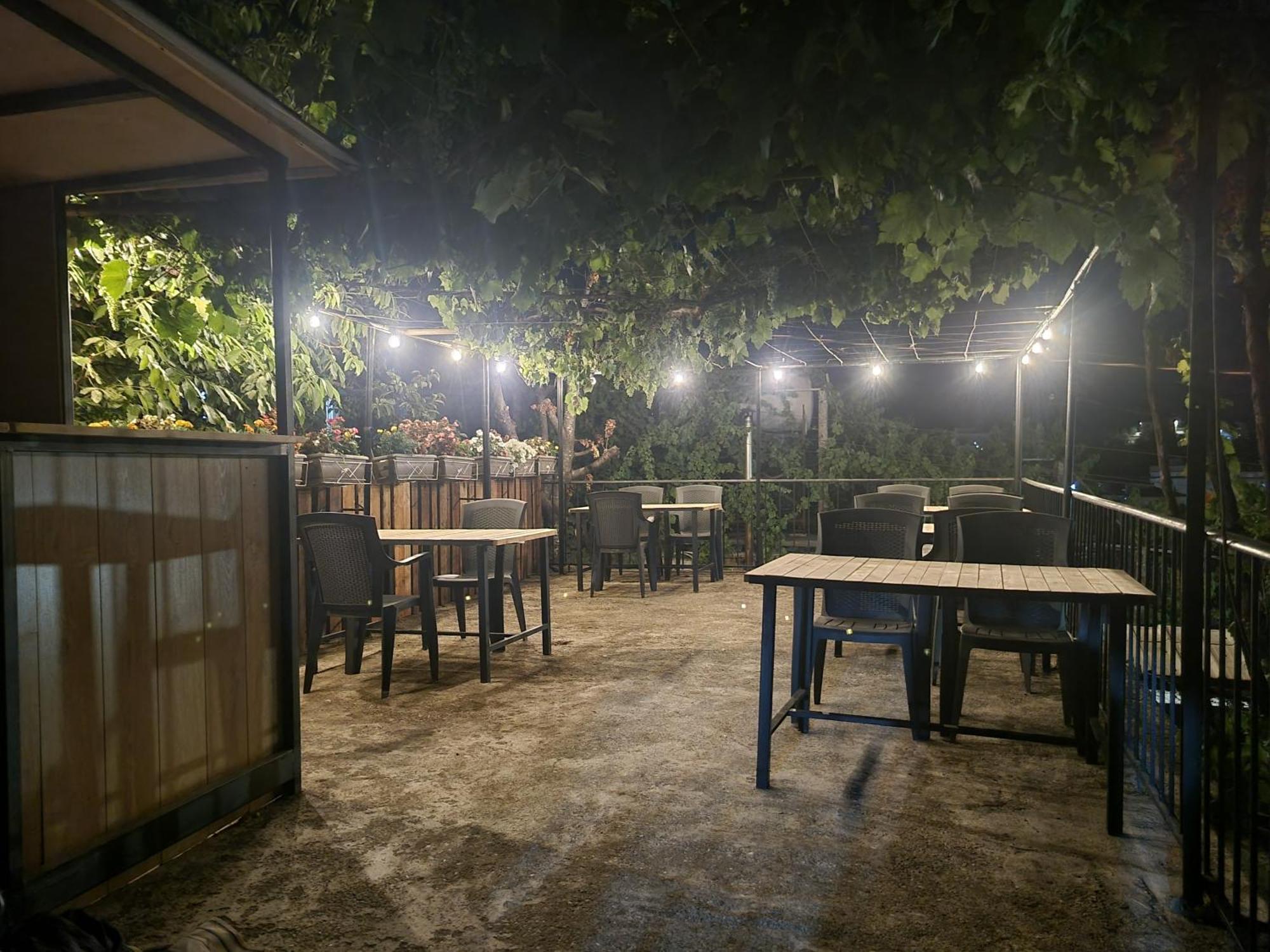 Tony'S Terrace Bed & Breakfast Gjirokaster Ngoại thất bức ảnh